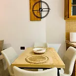 Boulevard Cozy Retreat With Easy Self-check-secure Lockbox Access 아파트 Vlorë