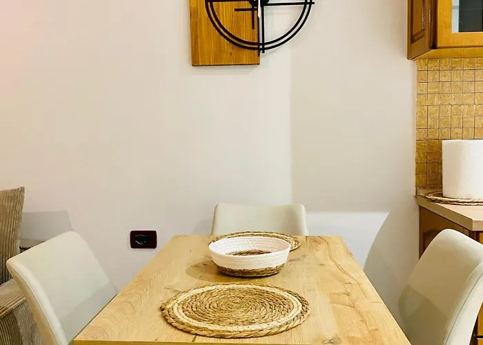 Boulevard Cozy Retreat With Easy Self-check-secure Lockbox Access Apartment Vlore