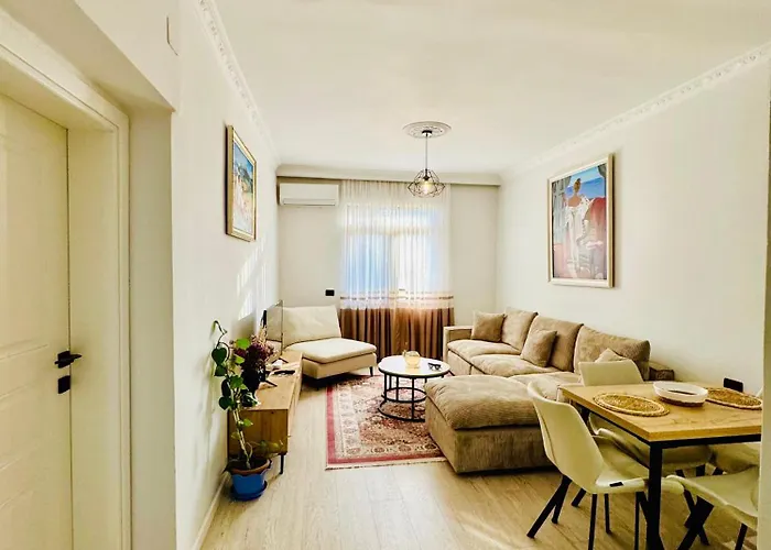 Apartment Boulevard Cozy Retreat With Easy Self-check-secure Lockbox Access *