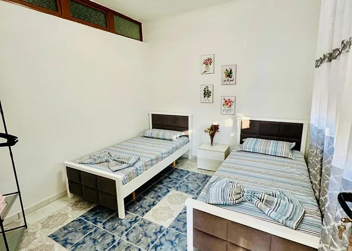 Apartment Boulevard Cozy Retreat With Easy Self-check-secure Lockbox Access *