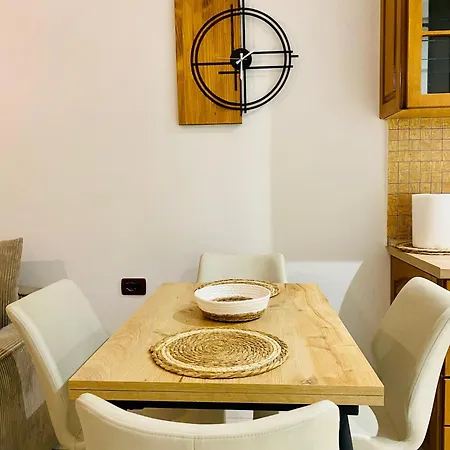 Boulevard Cozy Retreat With Easy Self-check-secure Lockbox Access Apartment Vlorë