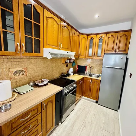 Apartment Boulevard Cozy Retreat With Easy Self-check-secure Lockbox Access Vlorë