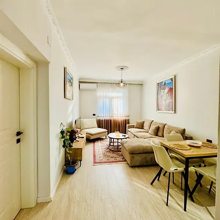 Apartment Boulevard Cozy Retreat With Easy Self-check-secure Lockbox Access *