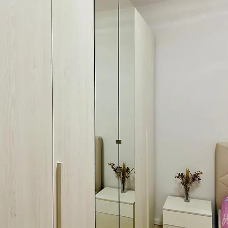 Boulevard Cozy Retreat With Easy Self-check-secure Lockbox Access * Vlorë